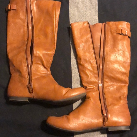 Caramel colored boots, size 8 - Picture 2 of 3